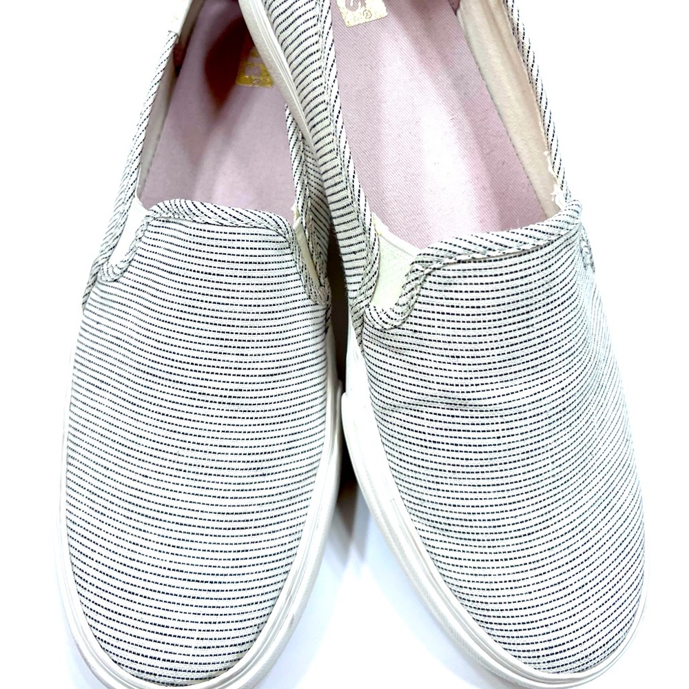 KEDS WOMENS BLACK AND WHITE PINSTRIPE SLIP ON SHOES